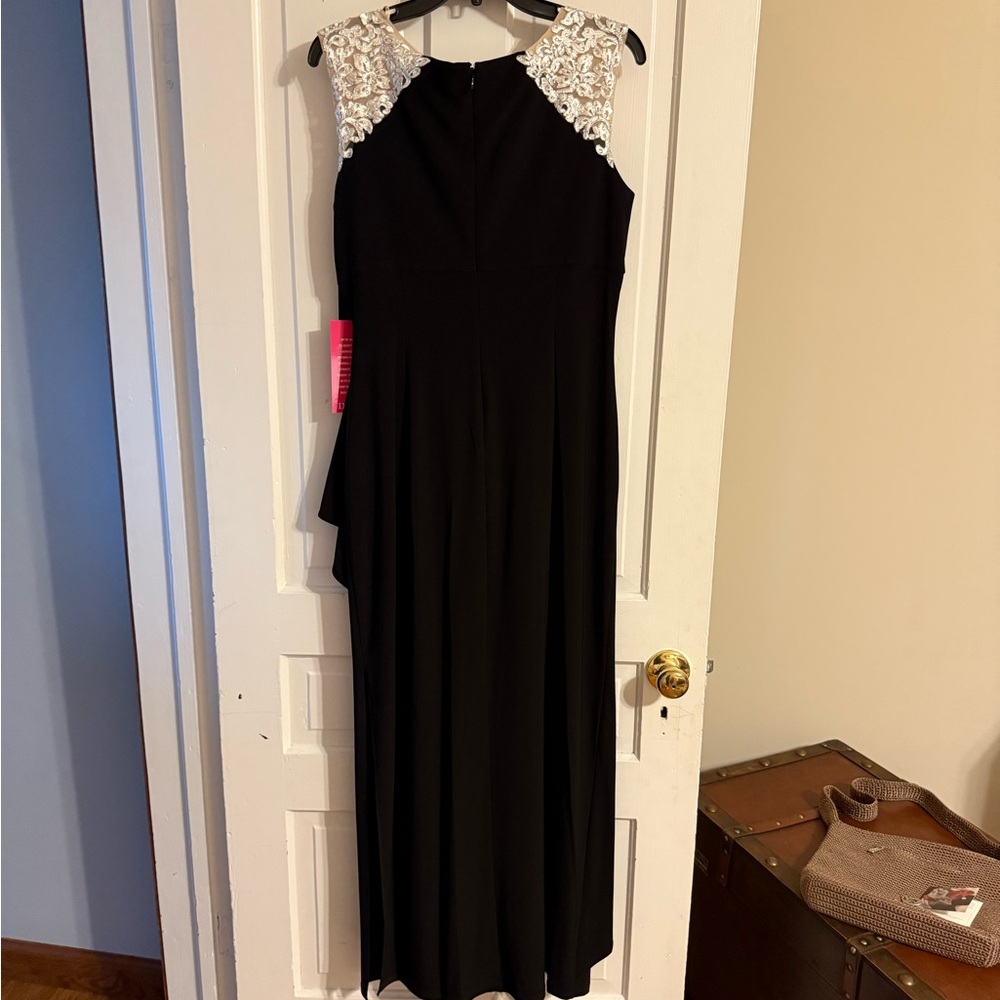 Alex Evenings Elegant Black Dress with Lace Accents.   Very Flattering